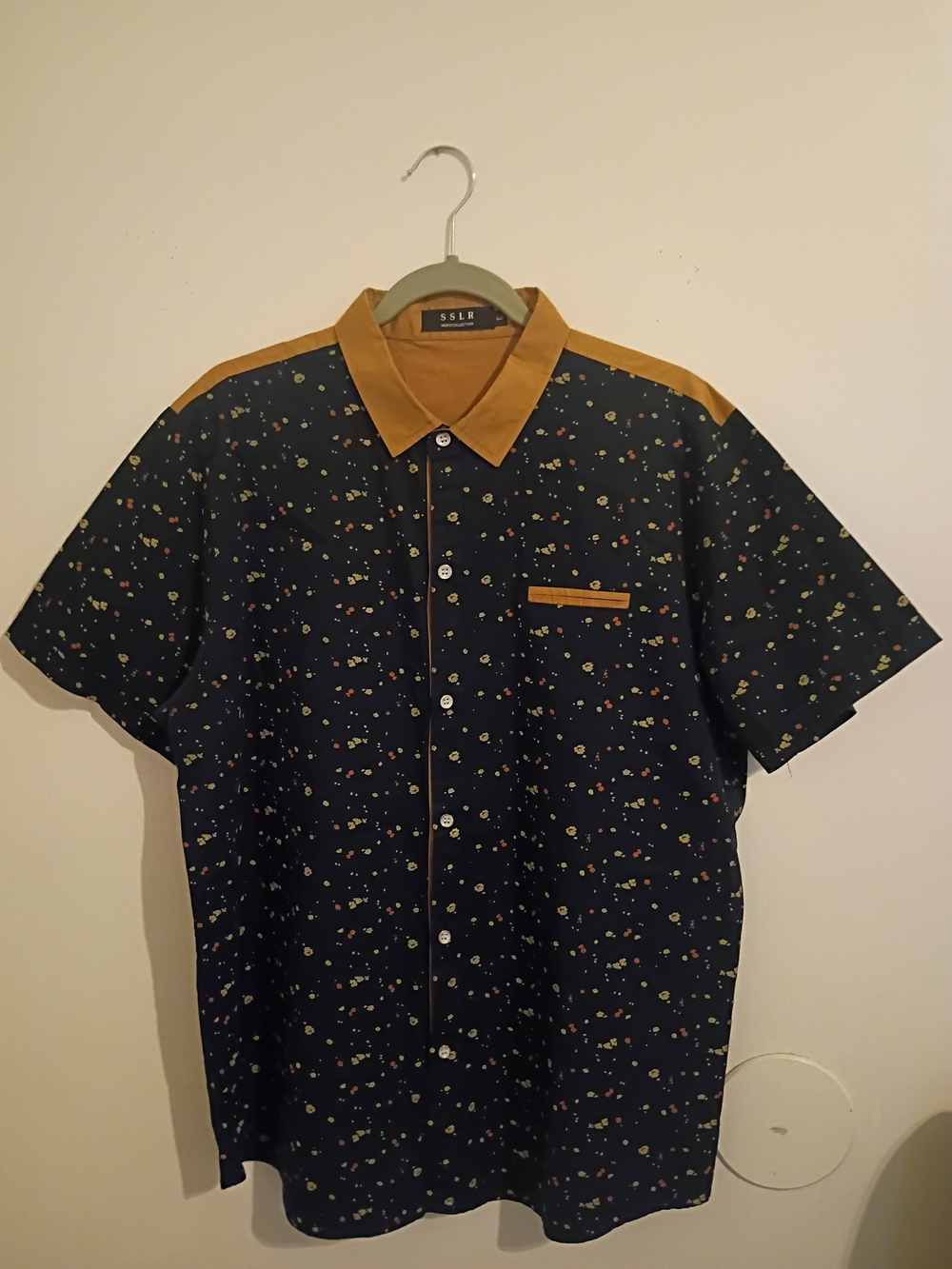 SSLR Men's Navy Short-Sleeve Button-Down Shirt with Mustard Accents Sz M